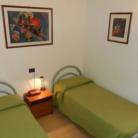 Hotel Ospitalità San Tommaso d'Aquino Bologna Camera foto