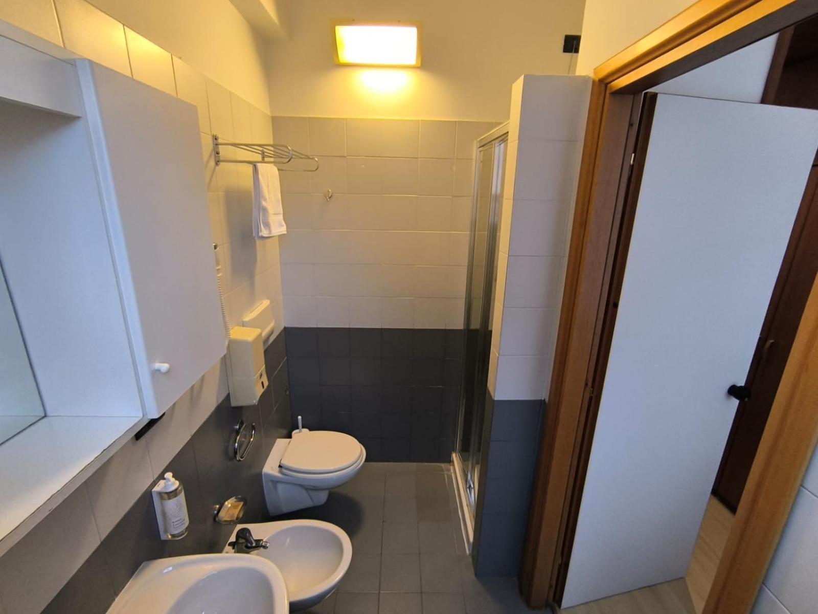 Ospitalità San Tommaso D'aquino 3* Bologne